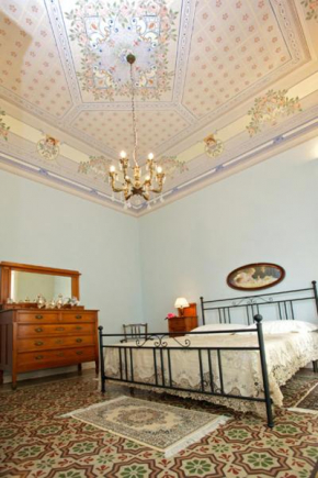  Palazzo Giovanni bed and breakfast  Ачиреале